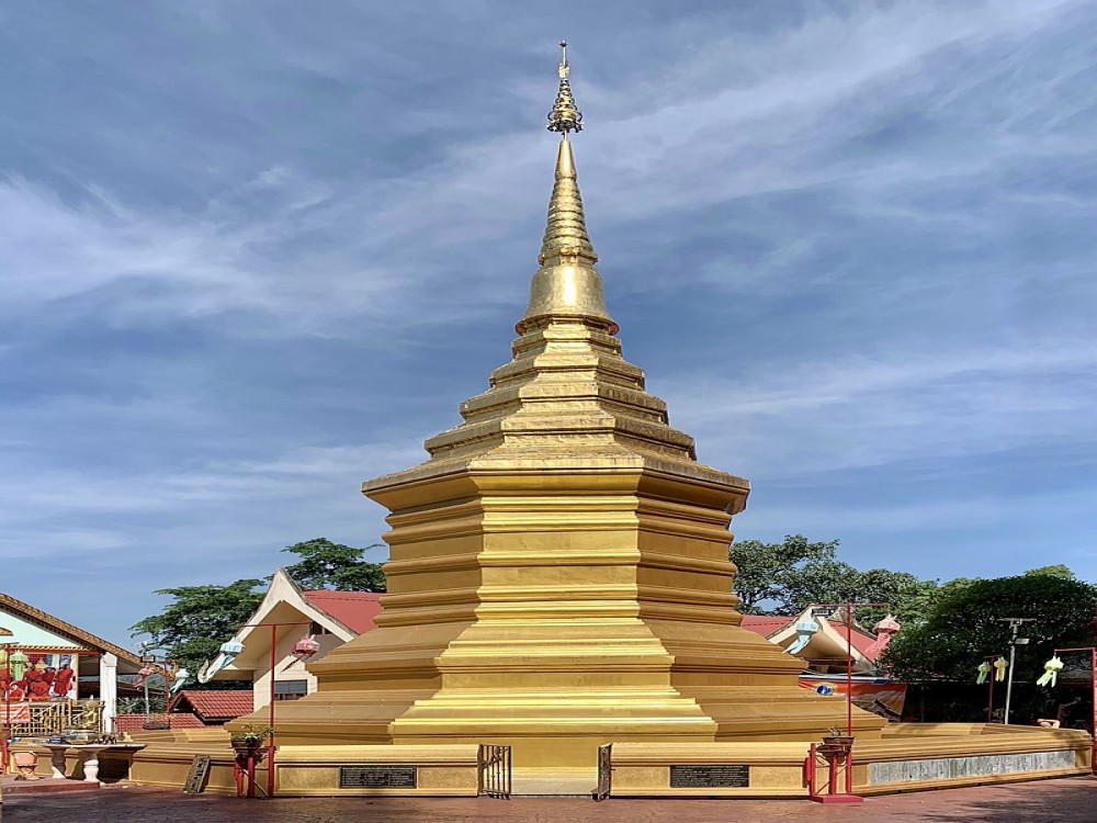 Wat Phra That Doi Chom Thong