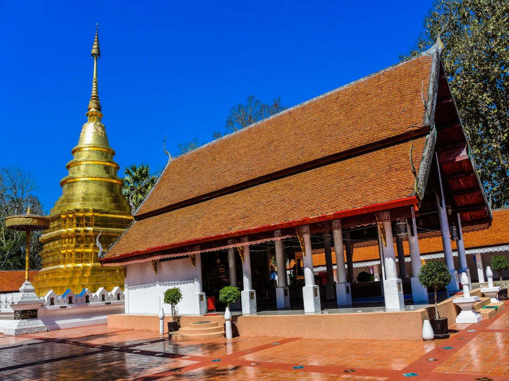 Wat Phra That Doi Chom Thong