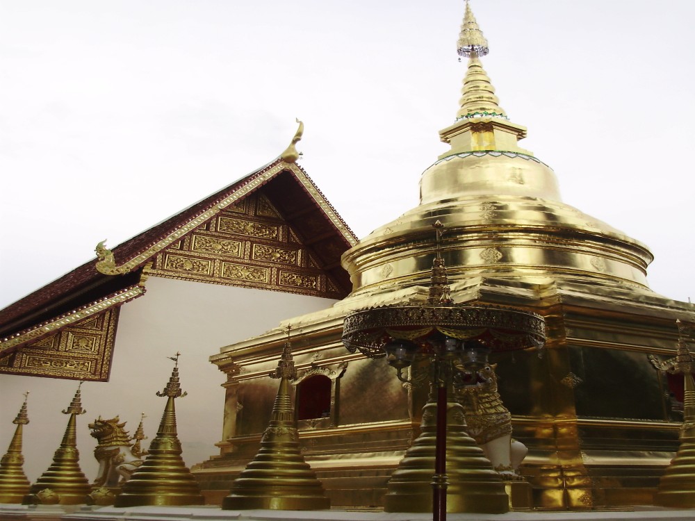Wat Phra That Doi Chom Thong