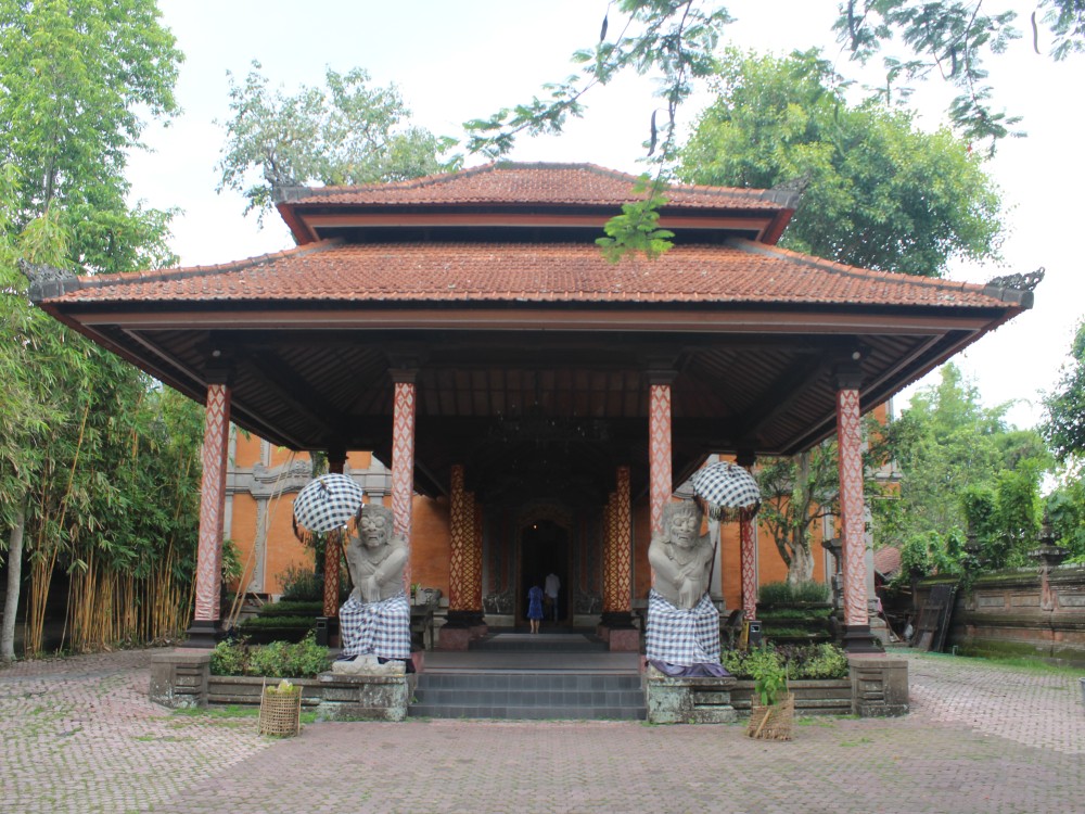 Oub Kham Museum