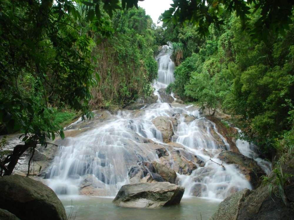Na Muang Waterfall
