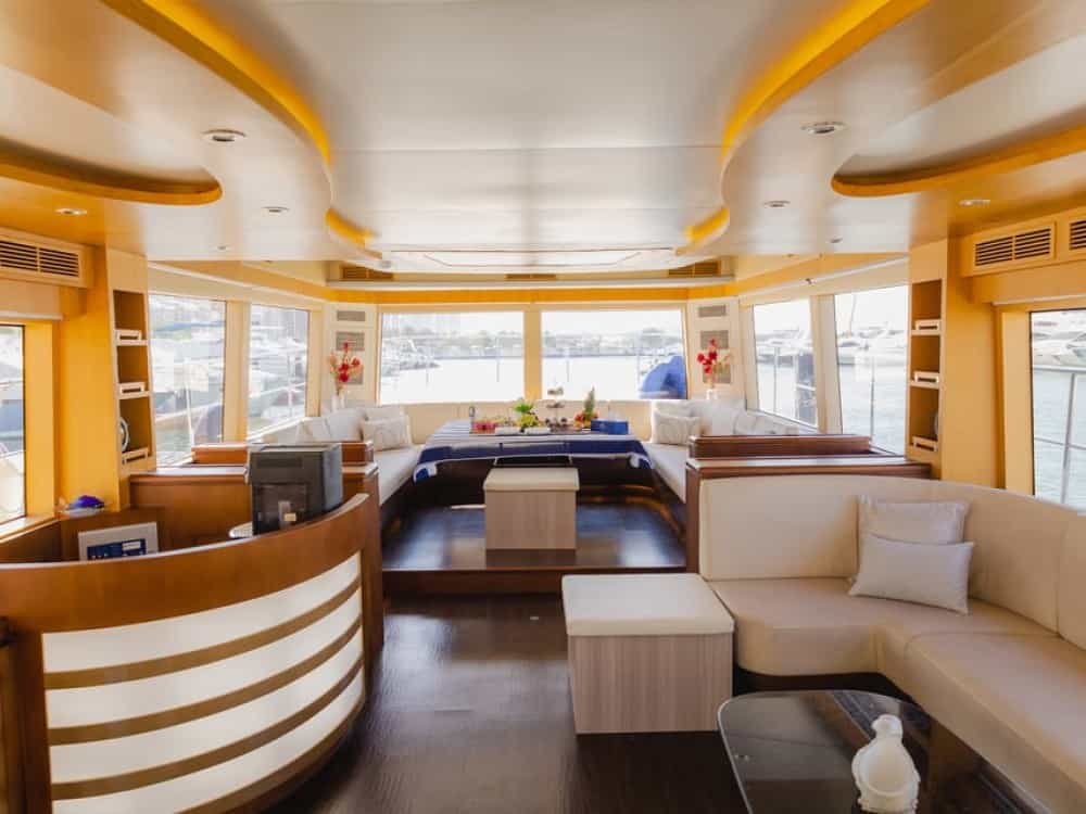 Dubai: Luxury Yacht Tour with Options to Add a BBQ Lunch | ®ExcursionMania
