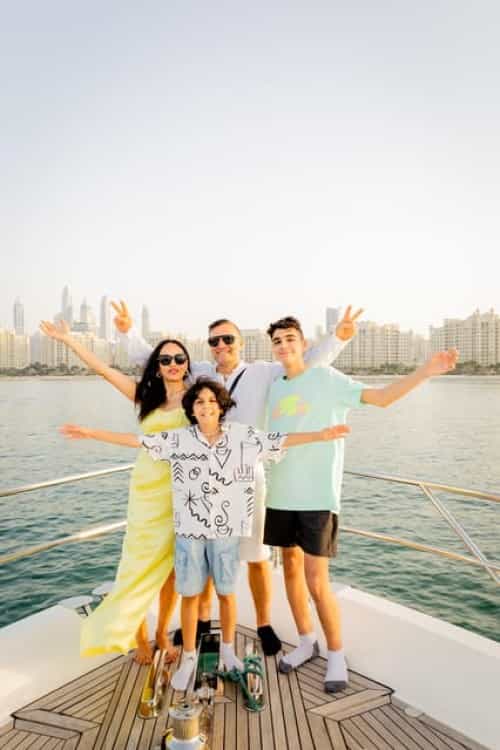 Dubai: Private VIP Luxury Yacht Tour with BBQ & Drinks | ®ExcursionMania