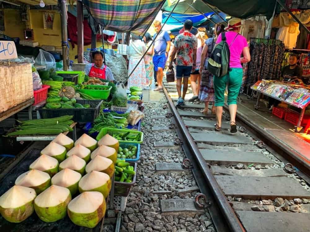 Bangkok: Damnoen Saduak and Mae Klong Train Markets | ®ExcursionMania