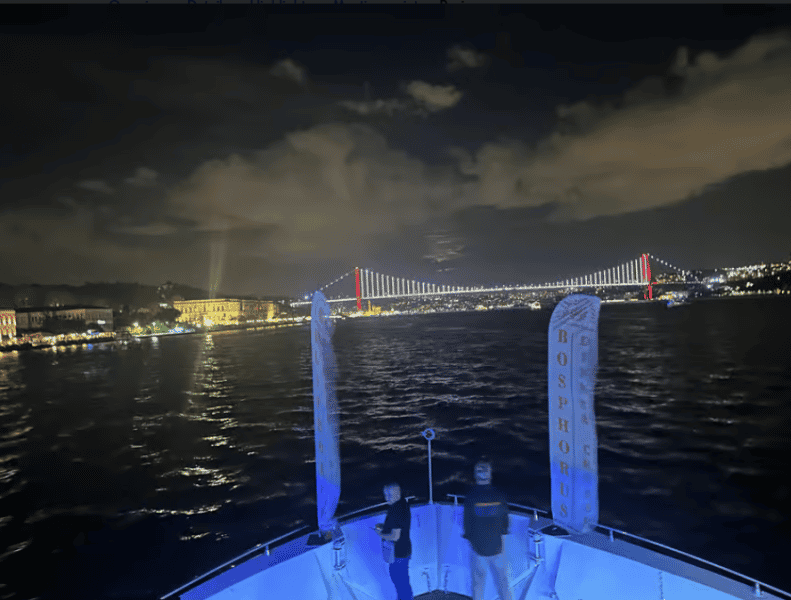 Istanbul: Bosphorus & Golden Horn Cruise Daytime or Sunset | ®ExcursionMania