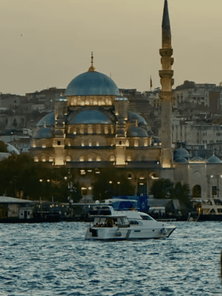 Istanbul: Bosphorus & Golden Horn Cruise Daytime or Sunset | ®ExcursionMania
