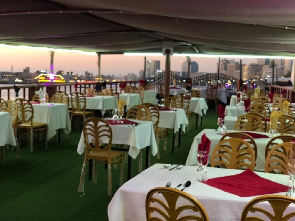 Dubai: 90-Min Dhow Dinner Cruise with Entertainer Shows | ®ExcursionMania