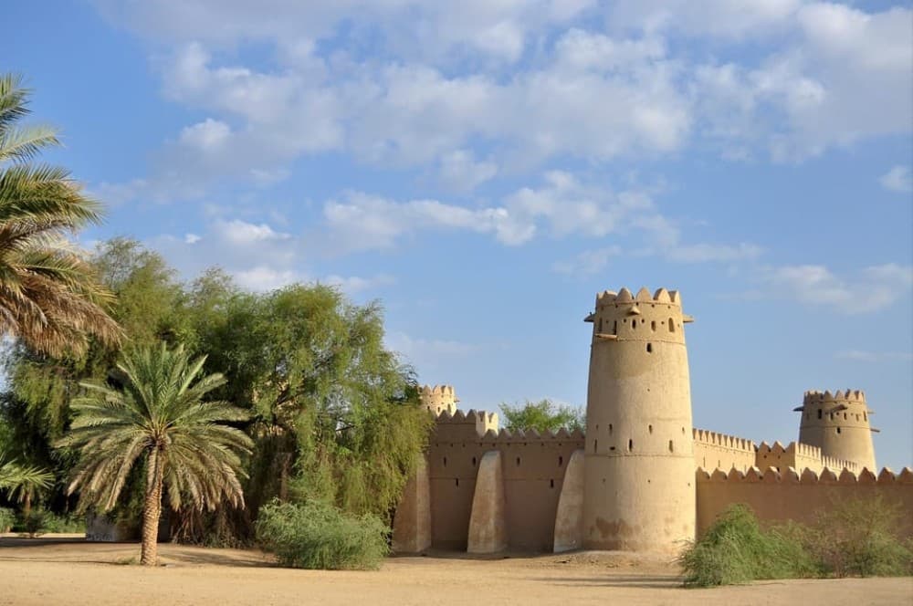 Dubai: Al Ain Oasis, Camel Market, Old Museum & Jebel Hafeet | ®ExcursionMania