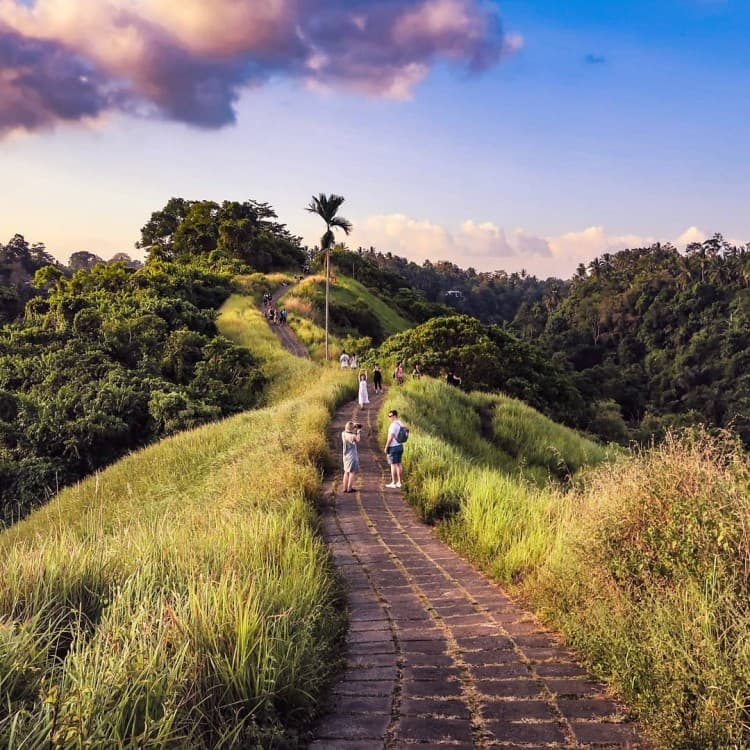 Ubud: Tjampuhan Ridge, Monkey Forest & Art Market Photo Tour | ®ExcursionMania