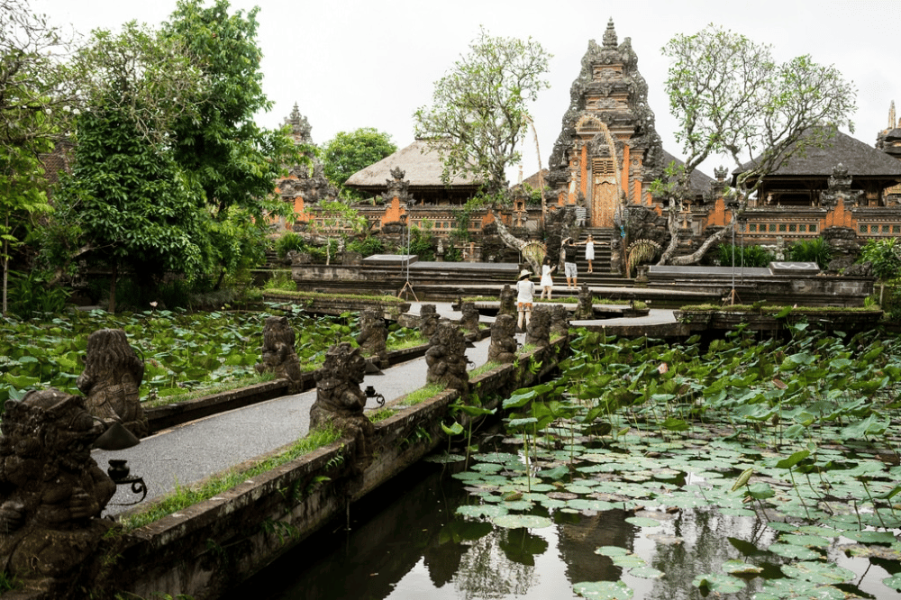 Ubud: Tjampuhan Ridge, Monkey Forest & Art Market Photo Tour | ®ExcursionMania