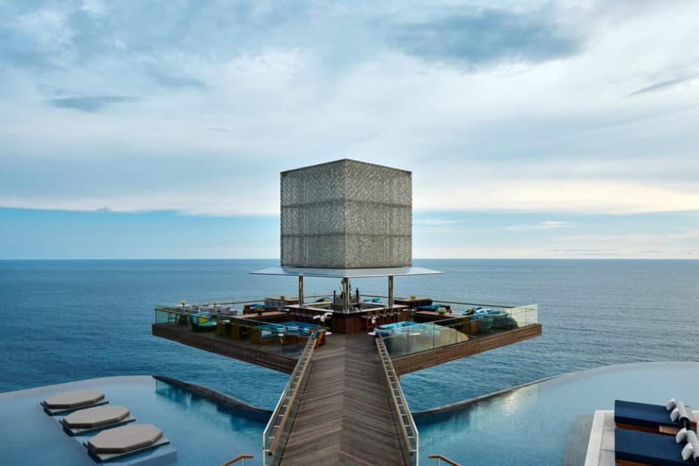 Uluwatu: Beach Club and Cliffside Private Bar Hopping Tour | ®ExcursionMania