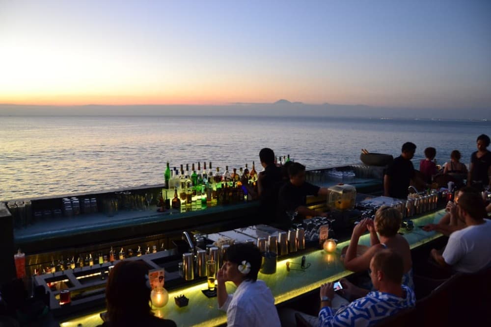 Uluwatu: Beach Club and Cliffside Private Bar Hopping Tour | ®ExcursionMania