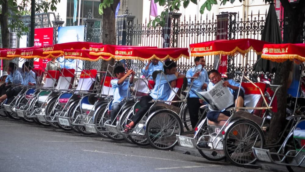 Private Evening Cyclo Tour with Water Puppet Show | ®ExcursionMania