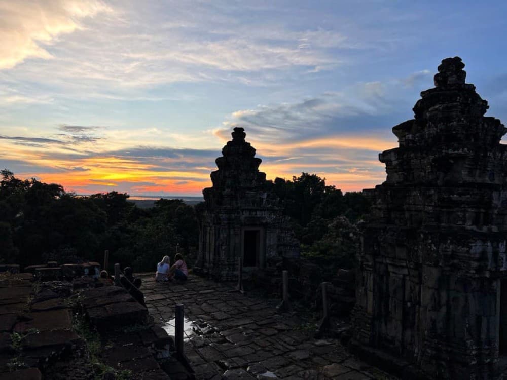 Siem Reap: Angkor Wat Small-Group Day Tour and Sunset | ®ExcursionMania