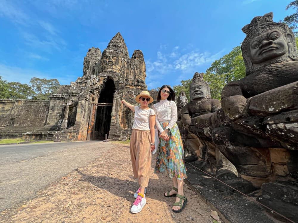 Siem Reap: Angkor Wat Small-Group Day Tour and Sunset | ®ExcursionMania