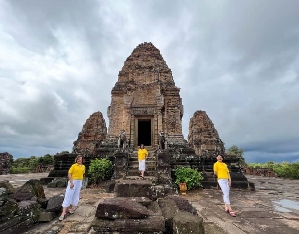 Siem Reap: Temple Tour with Angkor Wat Sunrise and Breakfast | ®ExcursionMania