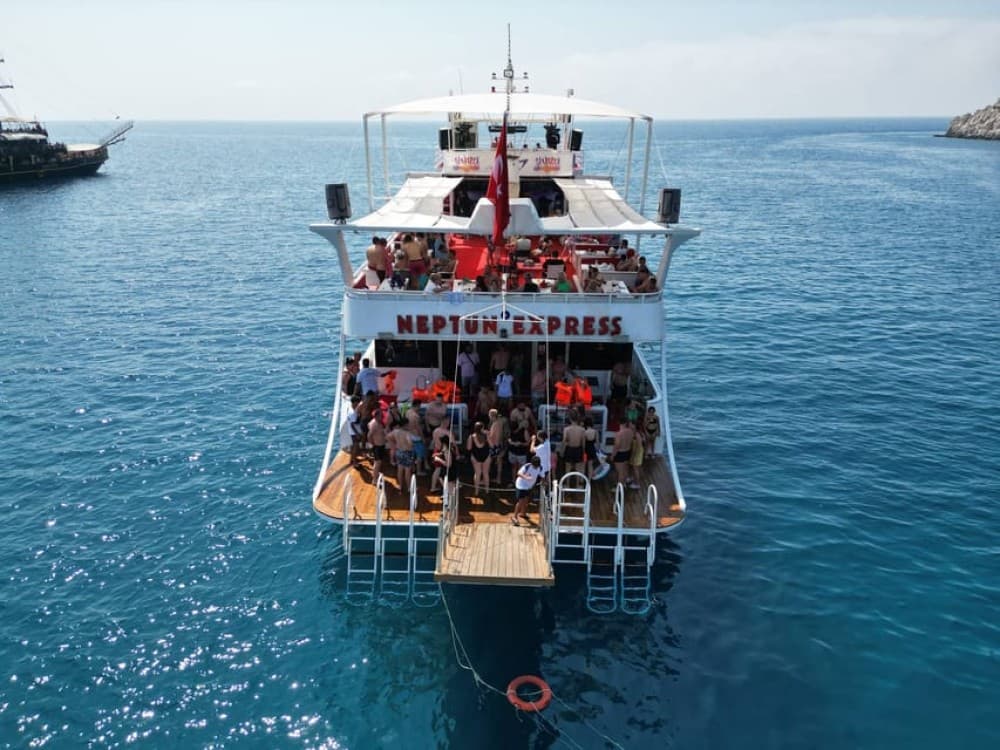 Alanya: Boat Tour with Unlimited Soft Drinks Lunch & Hotel Pickup | ®ExcursionMania