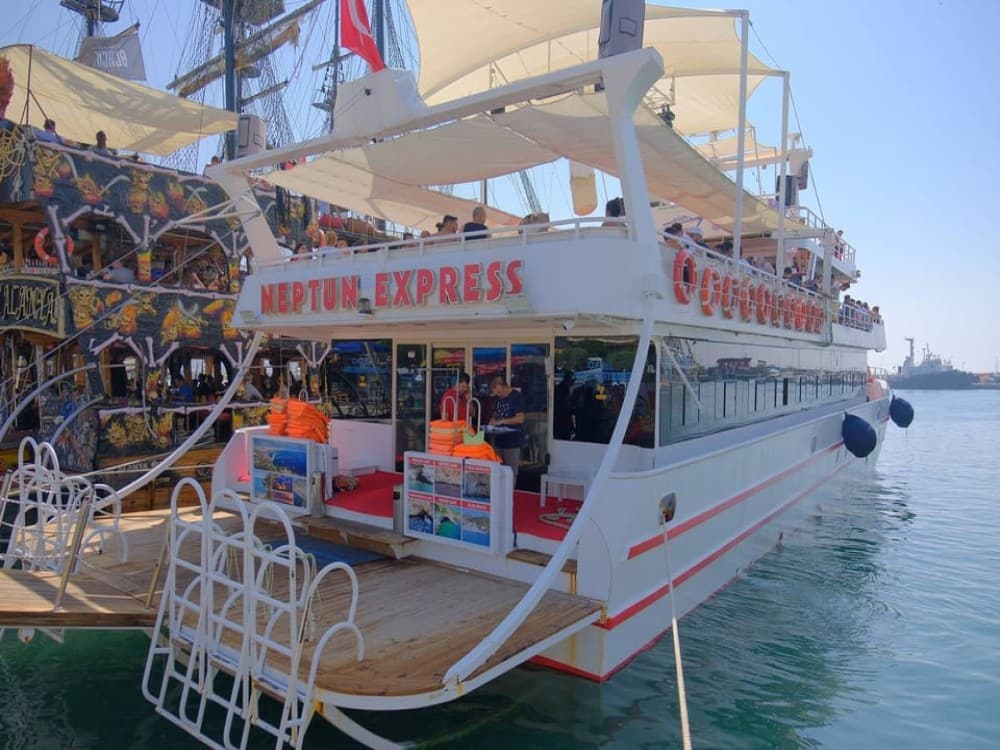 Alanya: Boat Tour with Unlimited Soft Drinks Lunch & Hotel Pickup | ®ExcursionMania