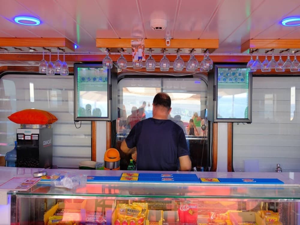 Alanya: Boat Tour with Unlimited Soft Drinks Lunch & Hotel Pickup | ®ExcursionMania