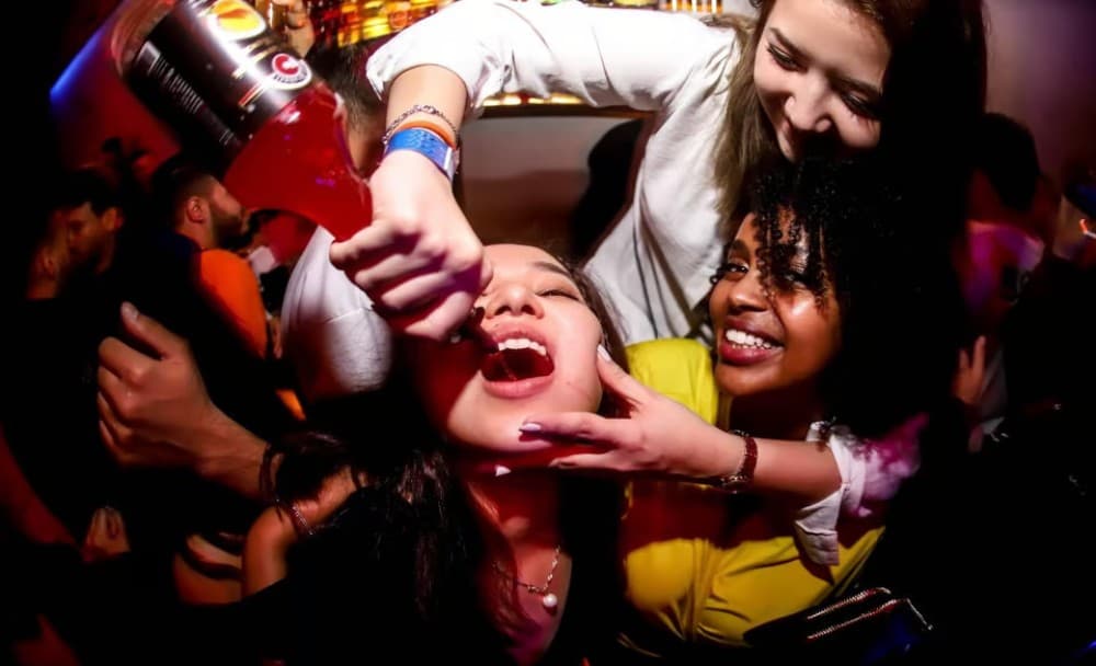 Istanbul: Party Pub Crawl with Party Bus | ®ExcursionMania