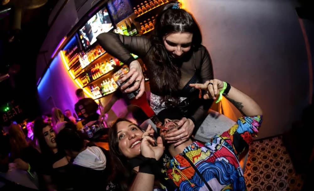 Istanbul: Party Pub Crawl with Party Bus | ®ExcursionMania