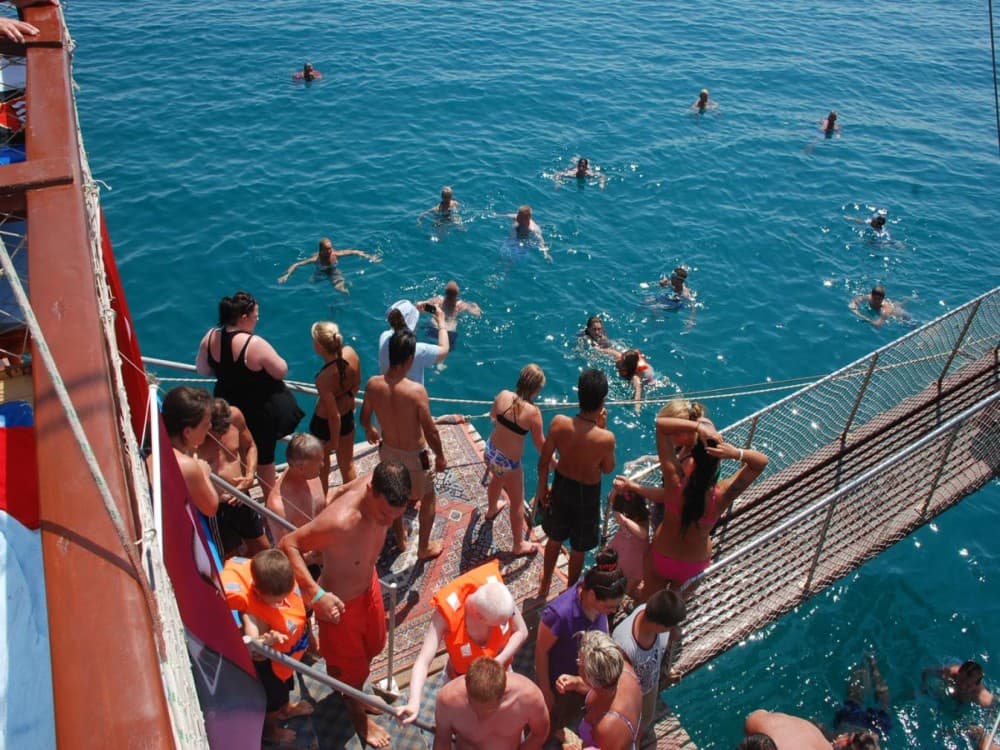 Side: Dolphin Island Boat Trip with Lunch & Unlimited Soft Drinks | ®ExcursionMania