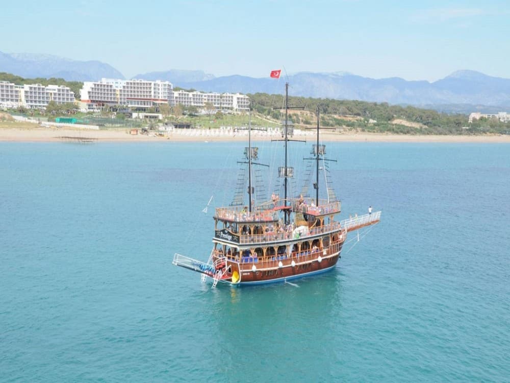Side: Dolphin Island Boat Trip with Lunch & Unlimited Soft Drinks | ®ExcursionMania