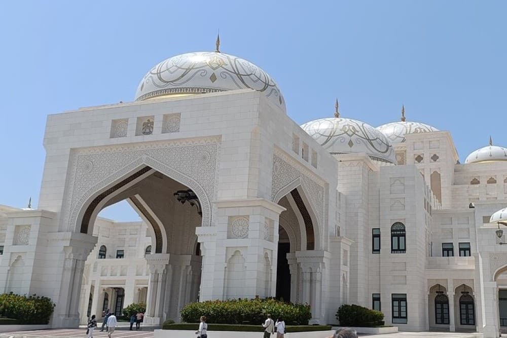 Abu Dhabi: Half Day Sightseeing Tour with Pick up & Drop off | ®ExcursionMania