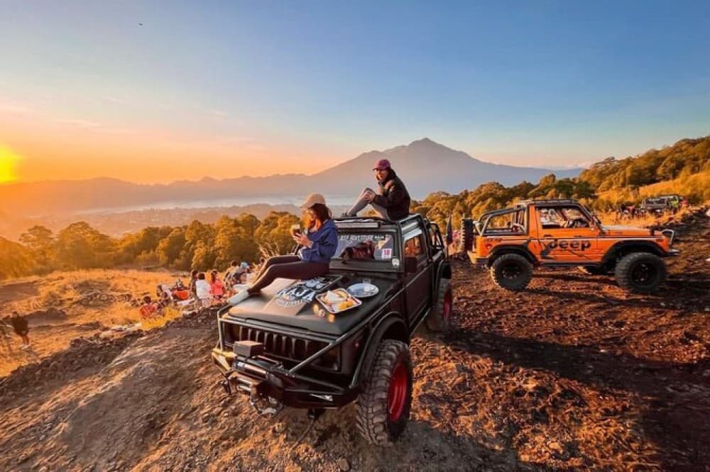 Bali: Sunset Mount Batur Jeep and Hot Spring All Inclusive | ®ExcursionMania