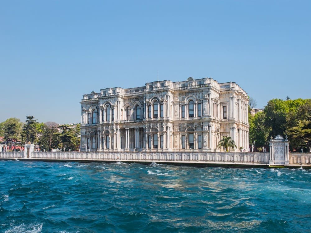 Across Two Worlds: Istanbuls Unforgettable Day Tour | ®ExcursionMania