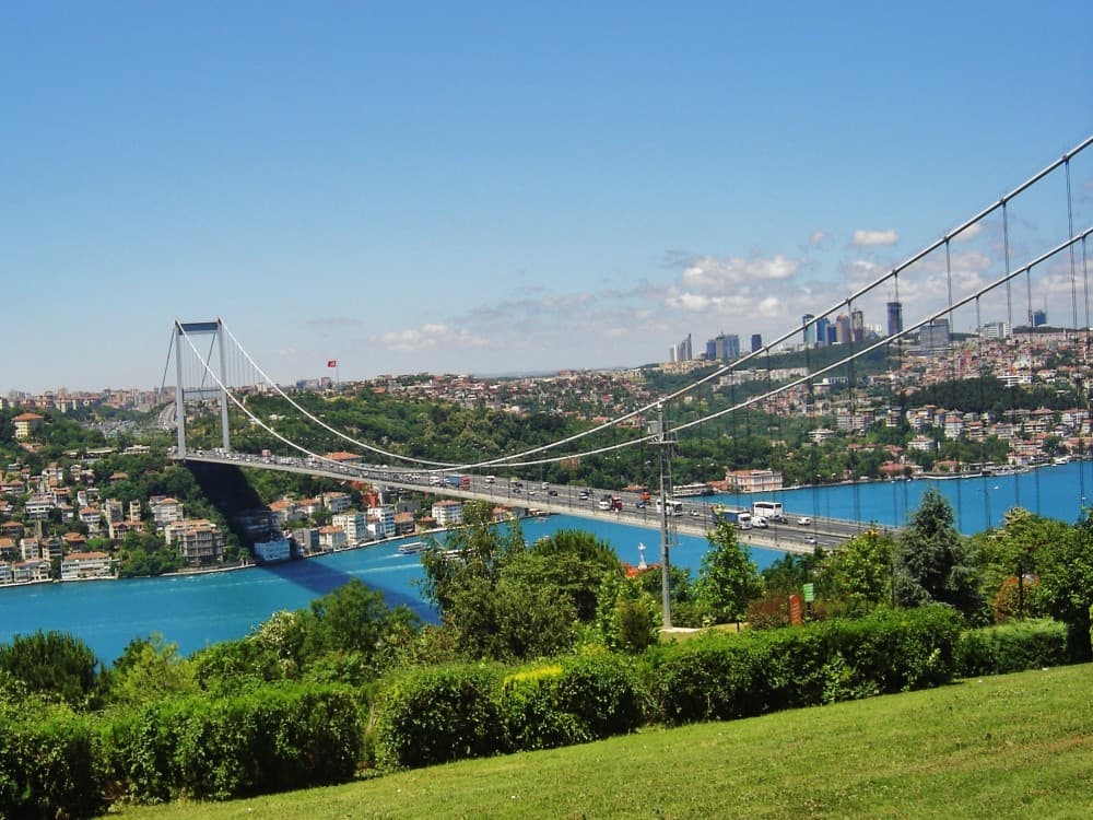 Across Two Worlds: Istanbuls Unforgettable Day Tour | ®ExcursionMania