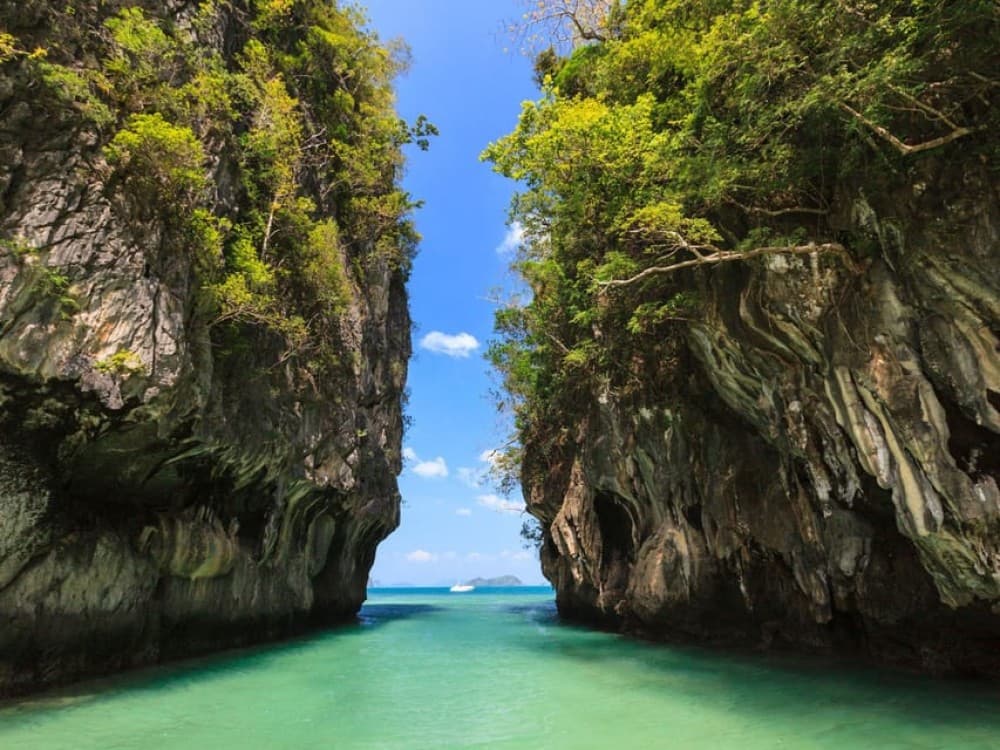 Phuket: James Bond Island Speedboat Tour with Canoeing | ®ExcursionMania