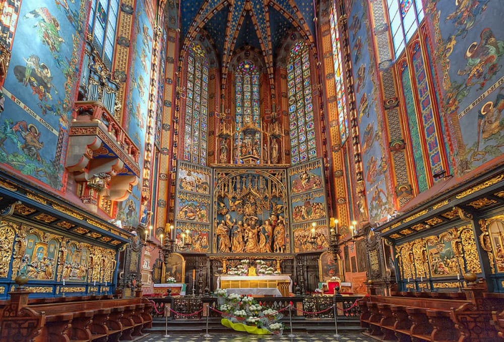 Krakow St Marys Basilica Visiting with Short Guided Walk | ®ExcursionMania