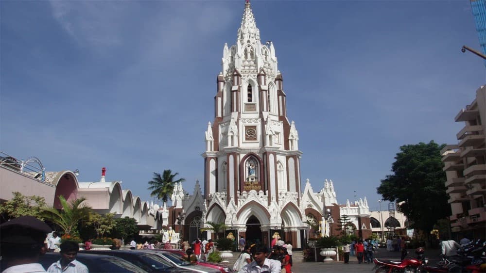 Krakow St Marys Basilica Visiting with Short Guided Walk | ®ExcursionMania