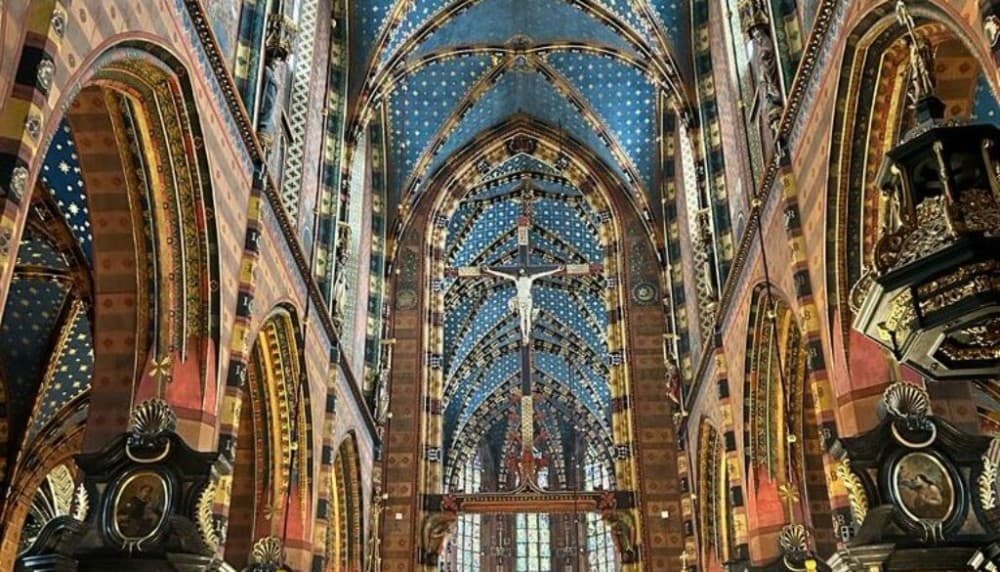 Krakow St Marys Basilica Visiting with Short Guided Walk | ®ExcursionMania