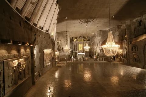 Kraków: Wieliczka Salt Mine Guided Tour with Hotel Pickup | ®ExcursionMania