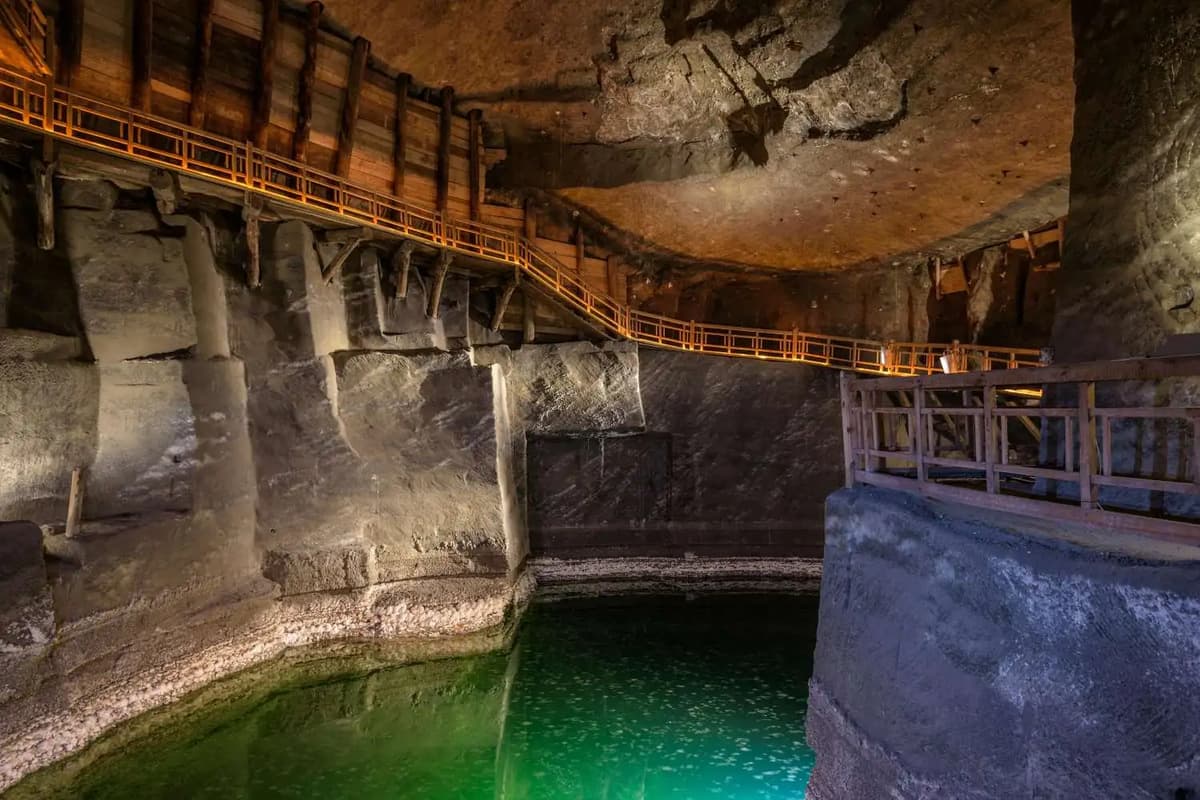 Kraków: Wieliczka Salt Mine Guided Tour with Hotel Pickup | ®ExcursionMania