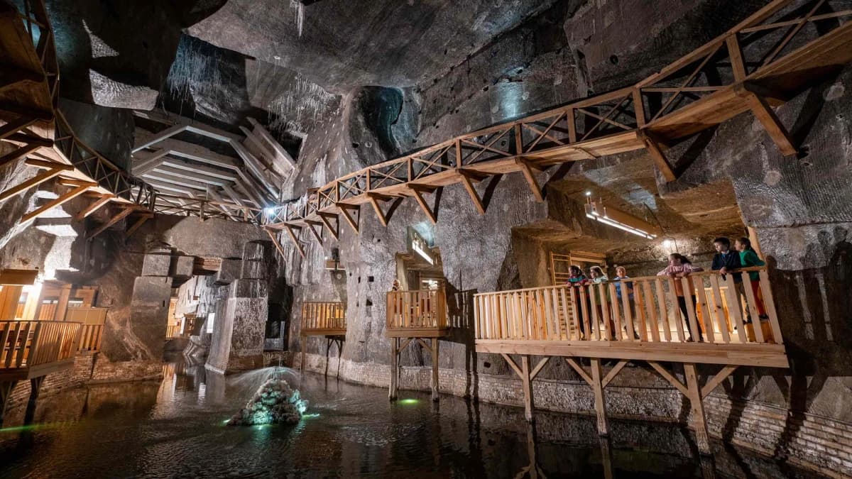 Kraków: Wieliczka Salt Mine Guided Tour with Hotel Pickup | ®ExcursionMania