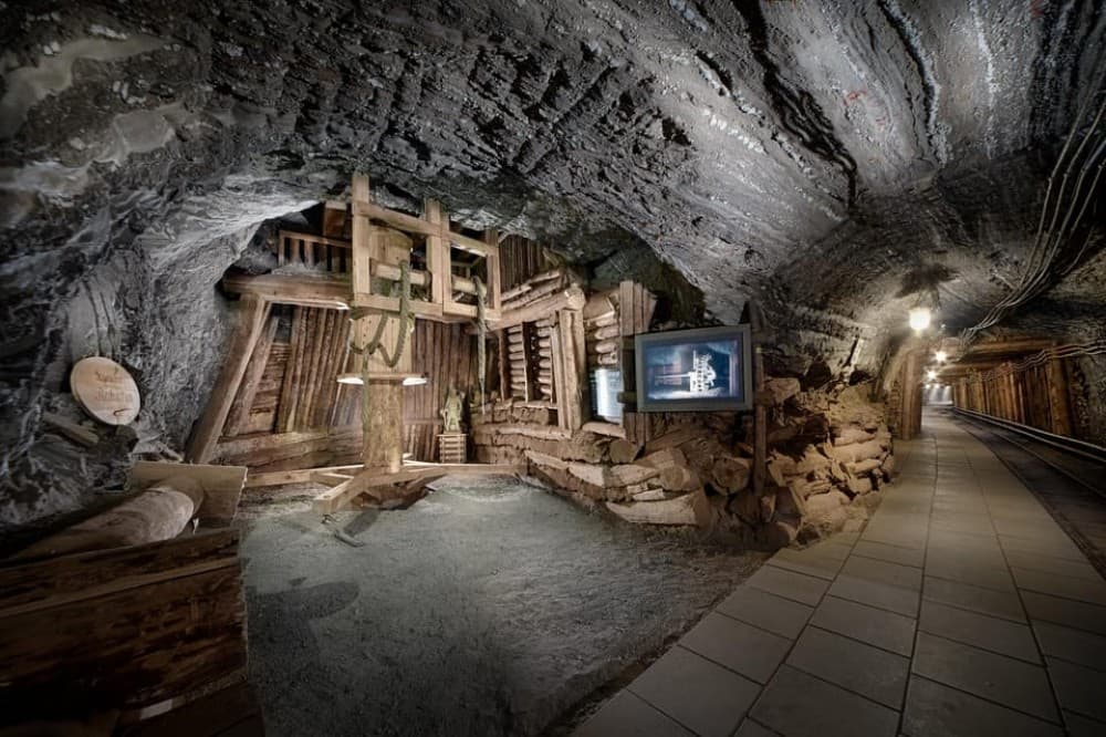 Krakow: UNESCO Underground Boat Expedition & Salt Mine Tour | ®ExcursionMania