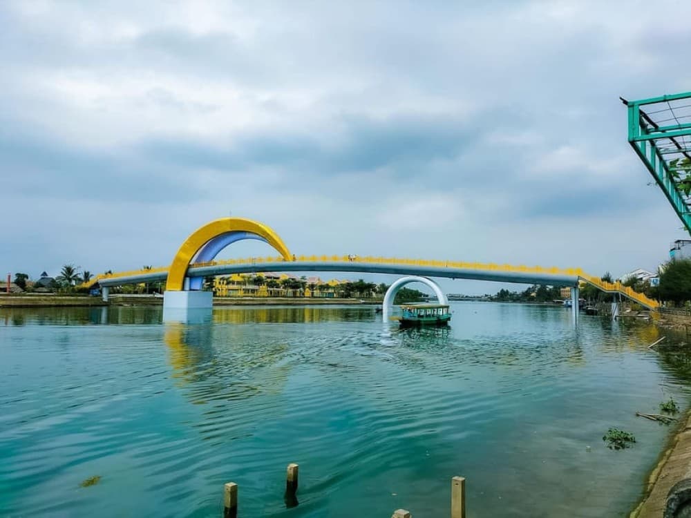 Shuttle Bus Da Nang- Golden Bridge- Hoi An by night- DaNang | ®ExcursionMania
