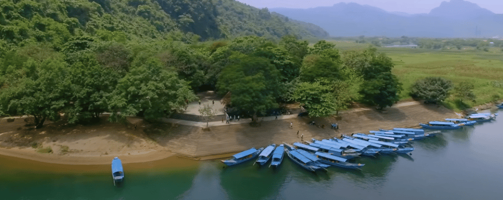 Shuttle Bus: Hue to Phong Nha | ®ExcursionMania