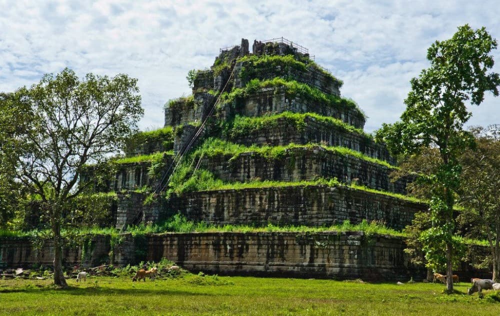 From Siem Reap: Koh Ker and Beng Mealea Private Day Tour | ®ExcursionMania