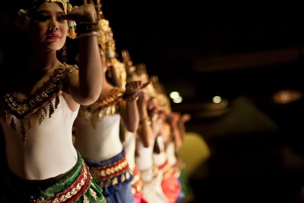 Siem Reap: Apsara Show Including Dinner & Hotel Pickup | ®ExcursionMania