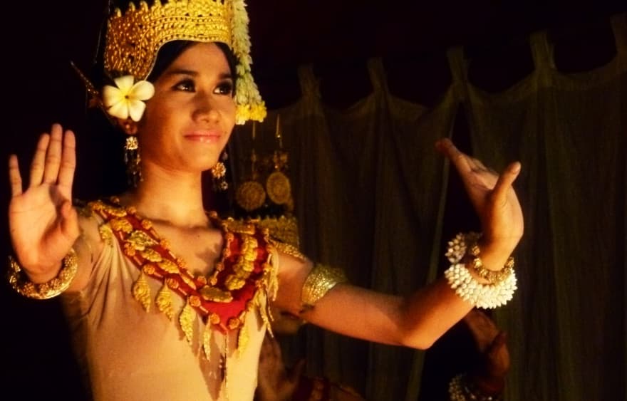 Siem Reap: Apsara Show Including Dinner & Hotel Pickup | ®ExcursionMania