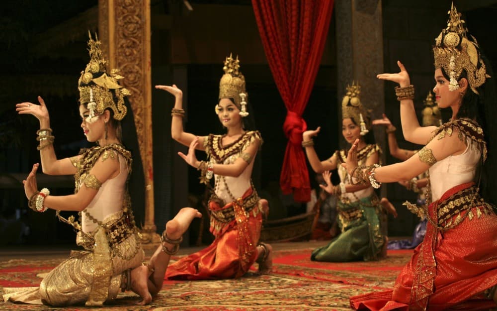 Siem Reap: Apsara Show Including Dinner & Hotel Pickup | ®ExcursionMania