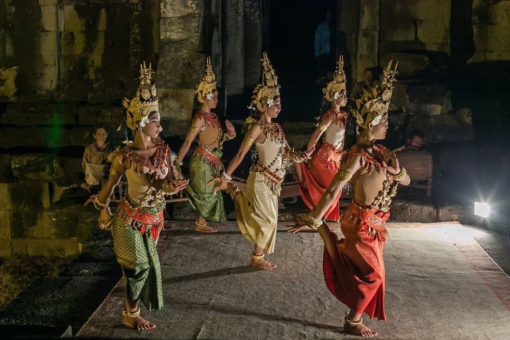 Siem Reap: Apsara Show Including Dinner & Hotel Pickup | ®ExcursionMania