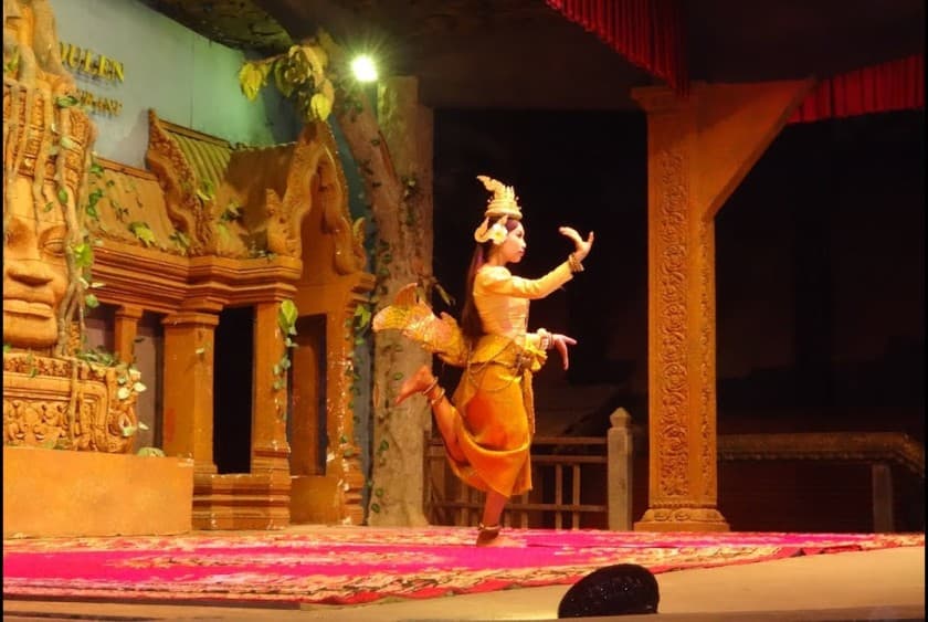 Siem Reap: Apsara Show Including Dinner & Hotel Pickup | ®ExcursionMania
