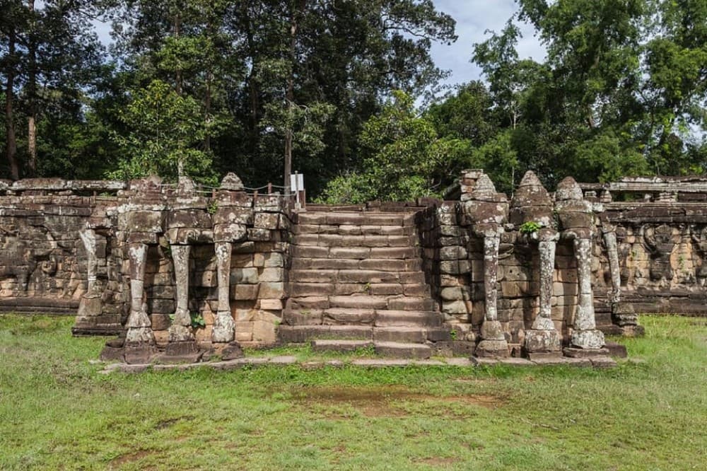 Siem Reap: Private Temple Tour Full Day By Car or Minivan | ®ExcursionMania