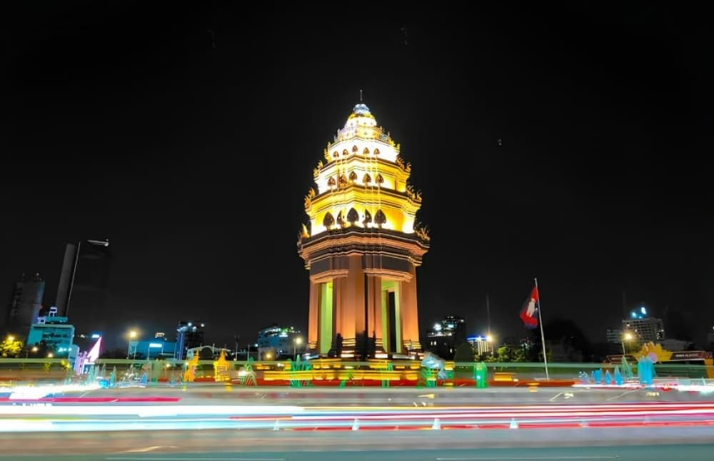 Phnom Penh City Tour & Sunset Boat by Tuk- Tuk with Drinks | ®ExcursionMania