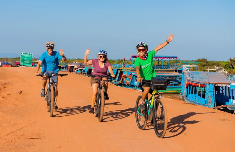 Kampong Phluk: Floating Village Bike Tour and Sunset Cruise | ®ExcursionMania